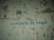 Interior do galpão da fábrica Caroá