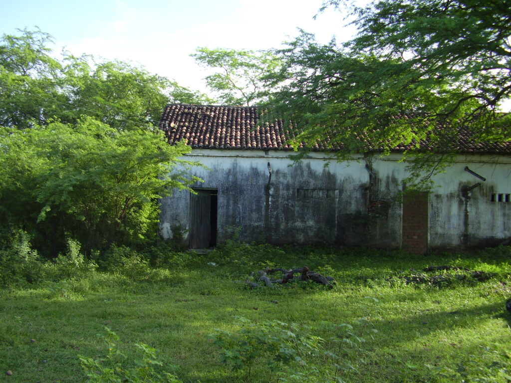 Galpão de antiga fábrica usado para festas, fazenda Araripe