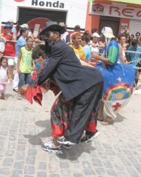 TONHO DA BONECA, - artista local