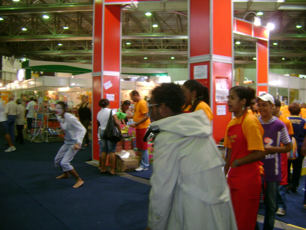O Baile dos Seres Imaginários na 7° Bienal do Livro