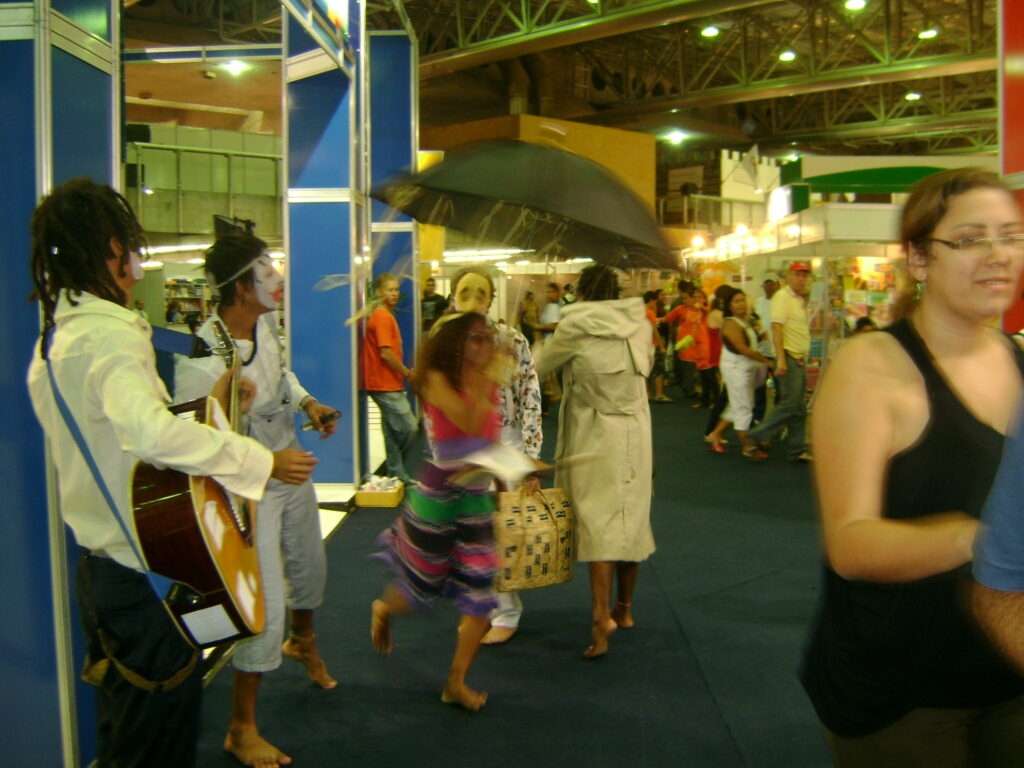 O Baile dos Seres Imaginários na 7° Bienal do Livro