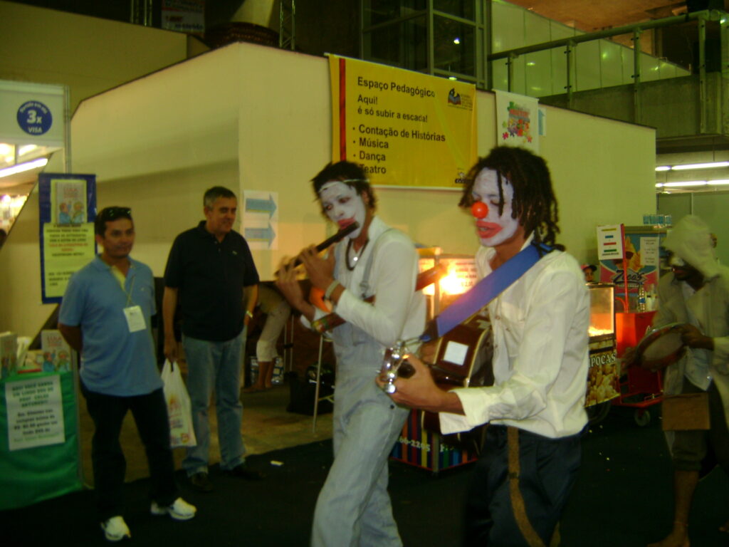 O Baile dos Seres Imaginários na 7° Bienal do Livro