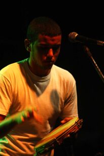 Em Canto e Poesia