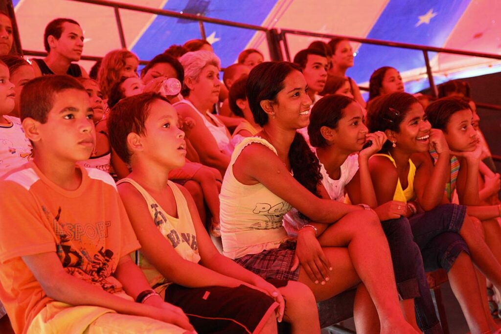 Circo Faz a Criança Sorrir