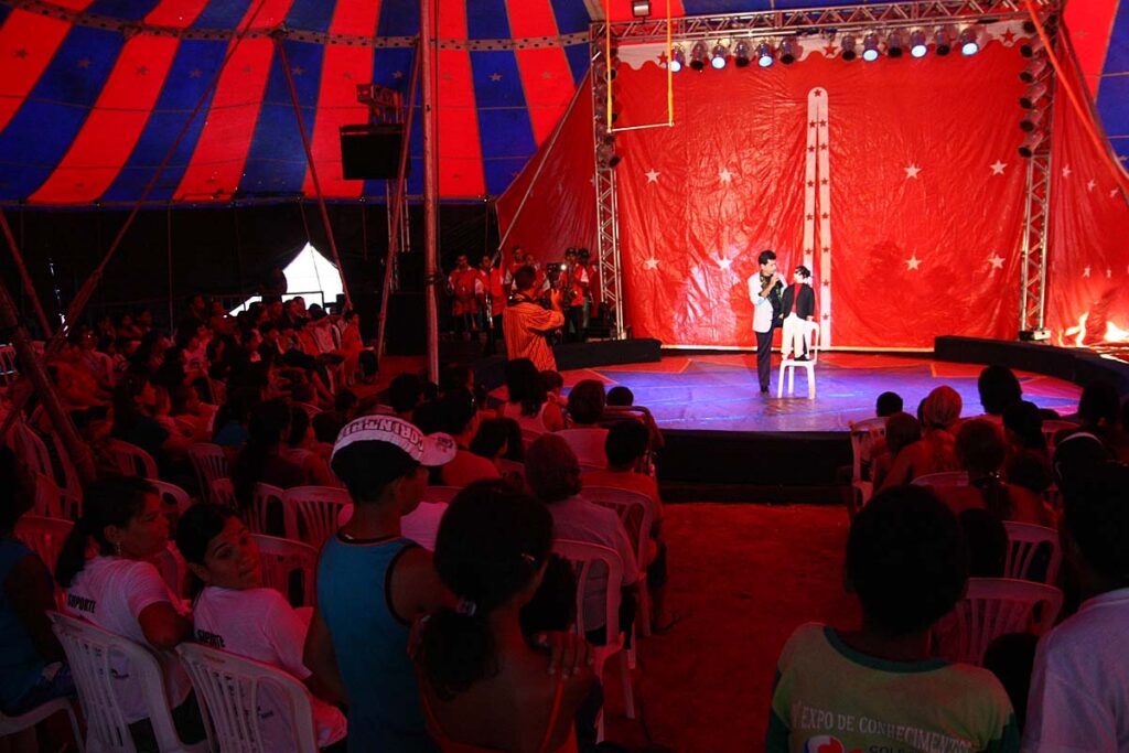 Circo Faz a Criança Sorrir