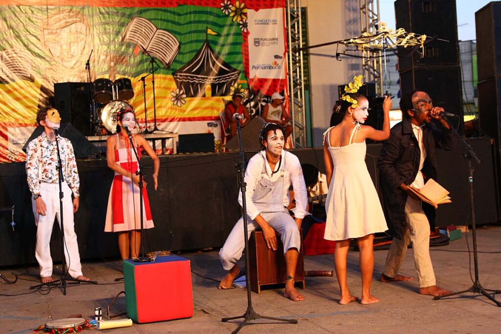 "O Baile dos Seres ImaginÃ¡rios" em Palmares