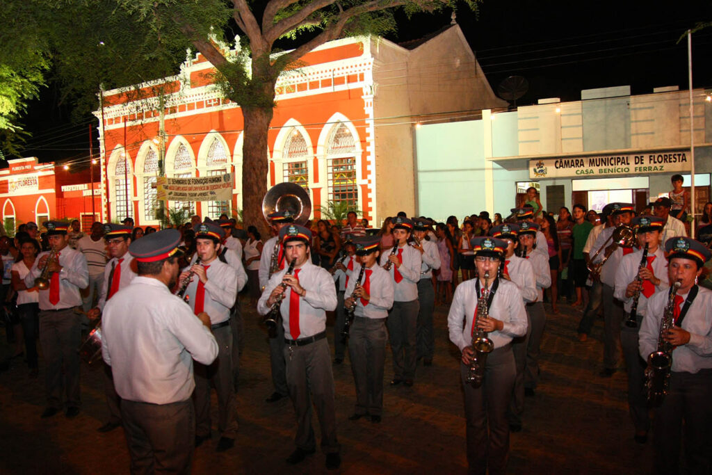 Cortejo da Confraria do Rosário em Floresta