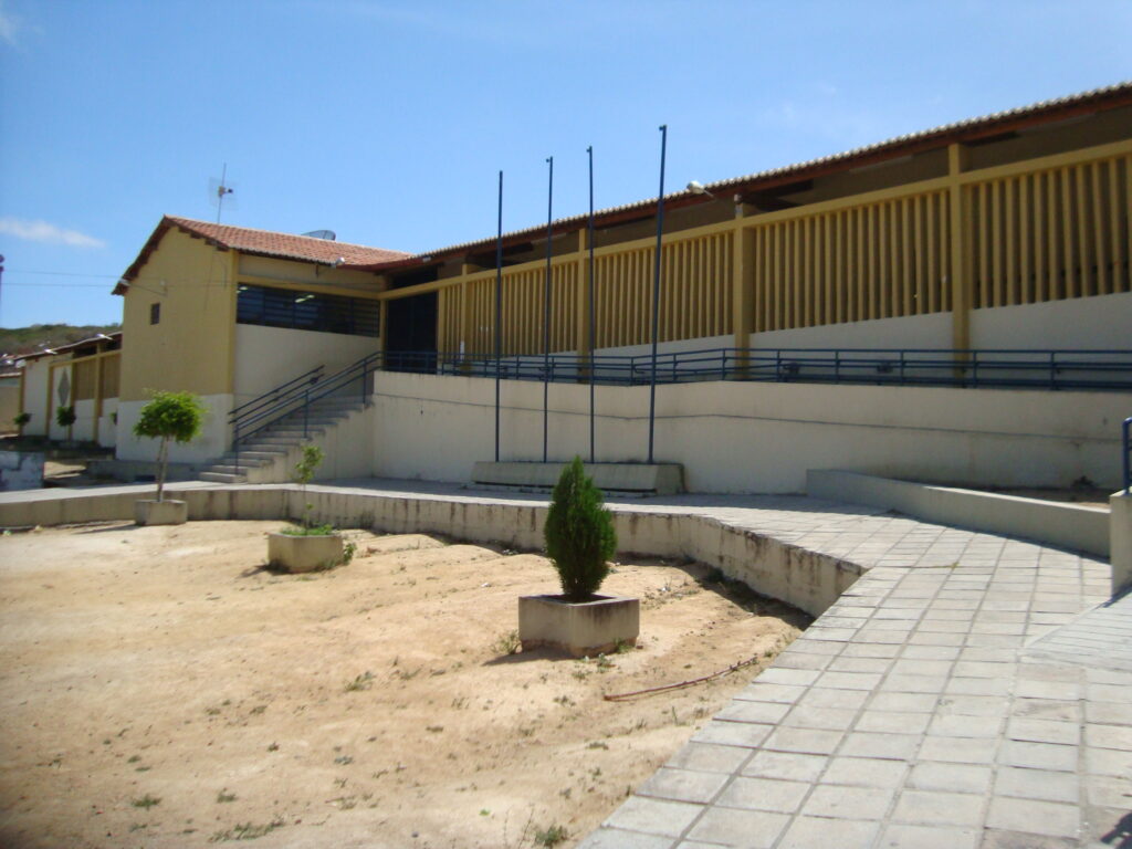 Escola comendador manoel caetano de brito Poçã