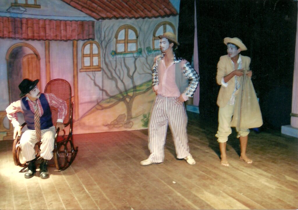 O RICO AVARENTO - 2004