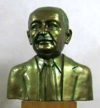 TRABALHOS EM PEDRA, MADEIRA, METAIS, COMPÓSITOS RESINADOS.