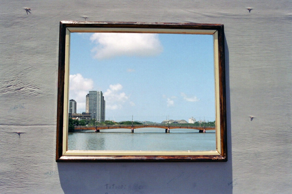 A cidade vista da moldura - Inno