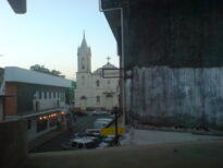 vista da igreja matriz de Palmares, pela janela de BOI
