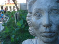 Detalhe da estátua de Clarice Lispector