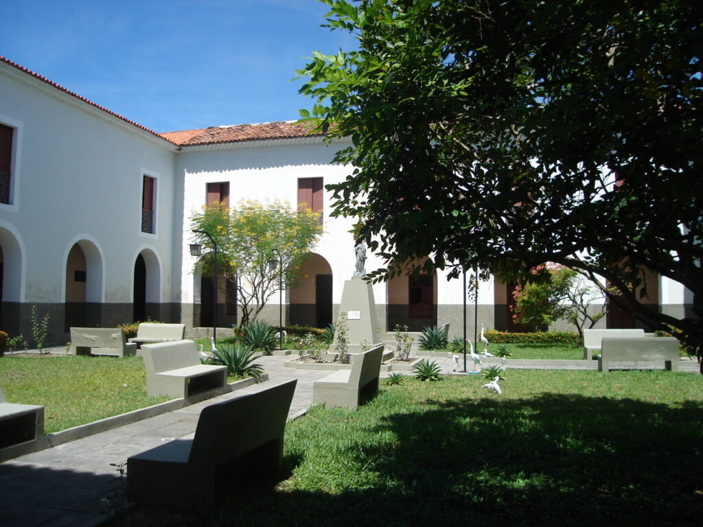 Claustro do Convento de N. S. da Glória