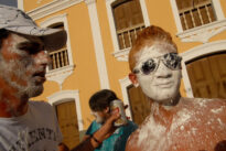Mela mela com maizena em Bezerros, no Carnaval 2010