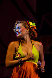Show de Orquestra 100% Mulher em Itamaracá, no Carnaval 2010