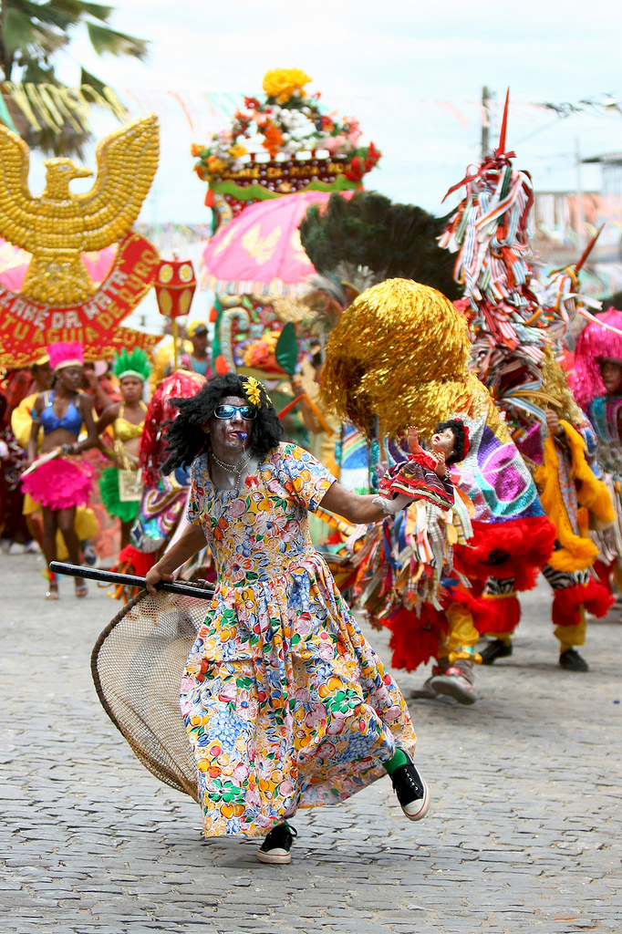 Encontro de maracatus em Nazaré da Mata, no Carnaval 2010