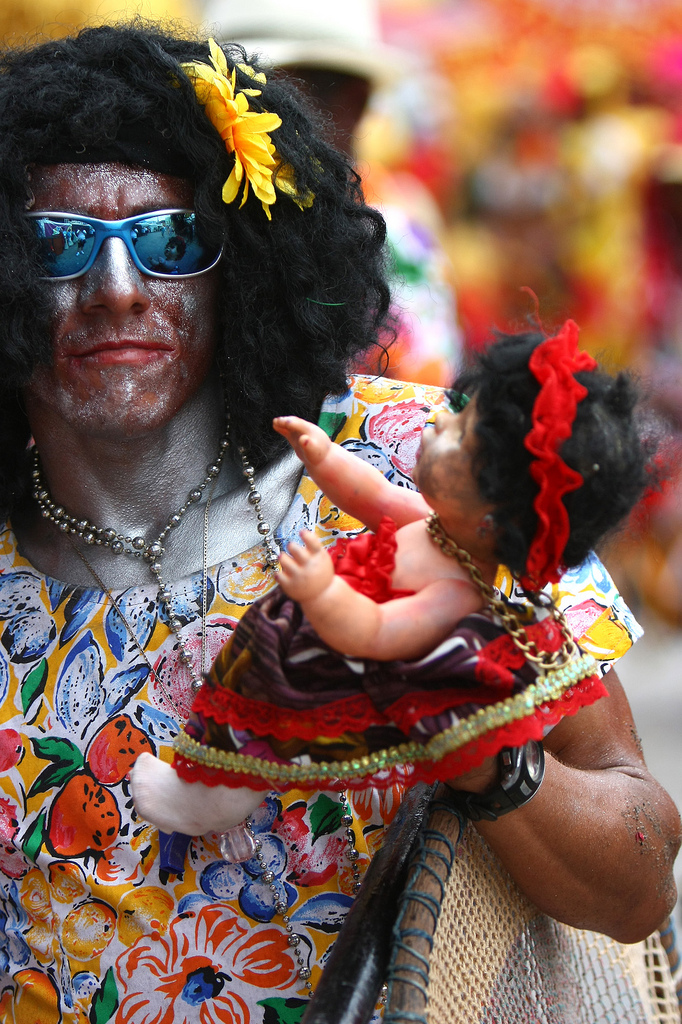 Encontro de maracatus em Nazaré da Mata, no Carnaval 2010