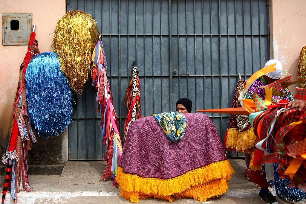 Encontro de maracatus em Nazaré da Mata, no Carnaval 2010