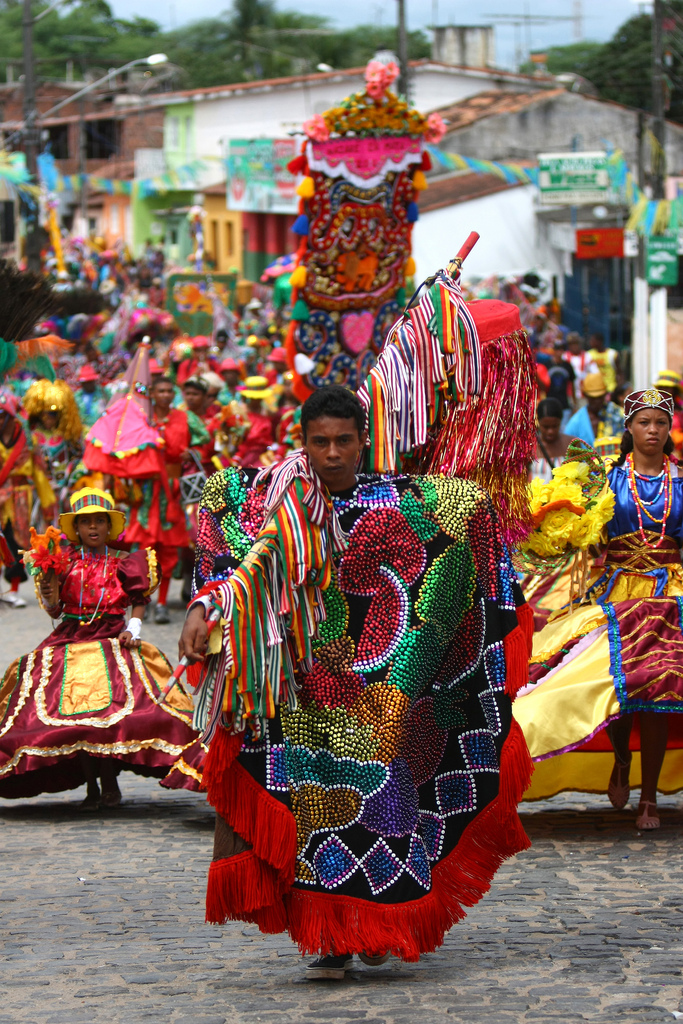 Encontro de maracatus em Nazaré da Mata, no Carnaval 2010