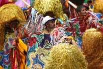 Encontro de maracatus em Nazaré da Mata, no Carnaval 2010