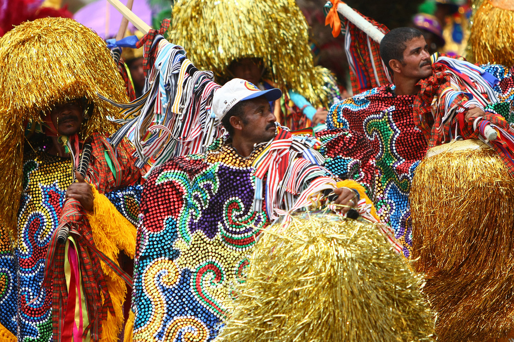 Encontro de maracatus em Nazaré da Mata, no Carnaval 2010