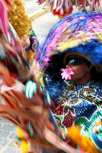 Encontro de maracatus em Nazaré da Mata, no Carnaval 2010