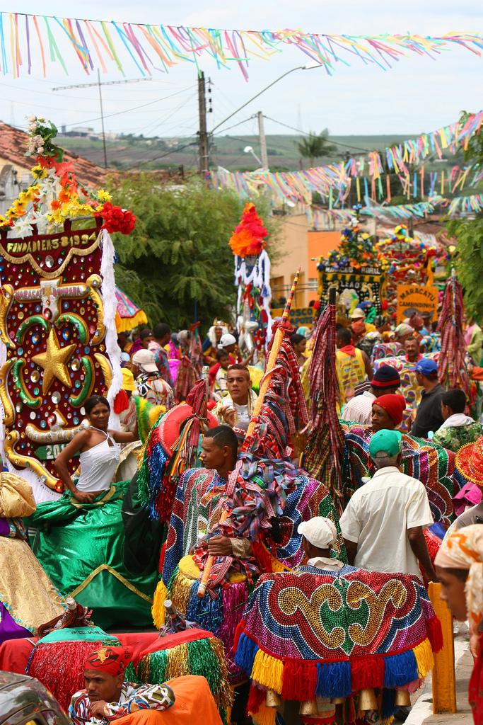 Encontro de maracatus em Nazaré da Mata, no Carnaval 2010
