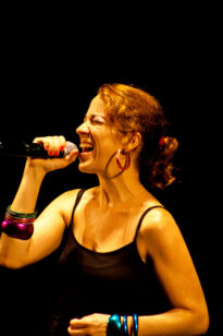 Carnaval 2010 - Karina Buhr em Goiana