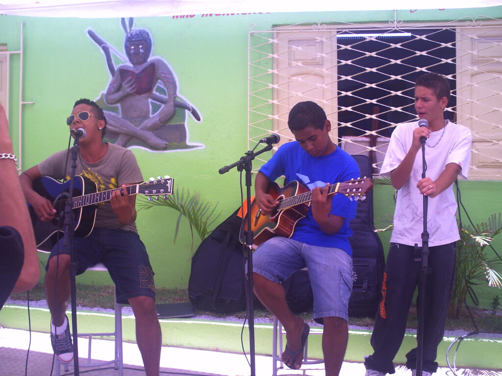 GRANDE MOMENTO DA INAUGURAÇÃO DA BIBLIOTECA CAETÉS I-18 ANOS