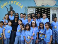 VISITA DE JOVENS DE OUTRA COMUNDADE A BIBLIOTECA