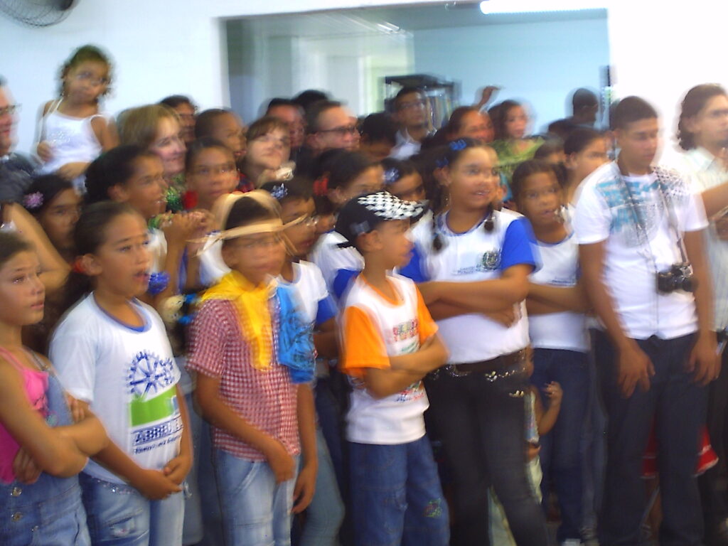 PRESENÇA DE JOVENS DA COMUNIDADE N INAUGURAÇ