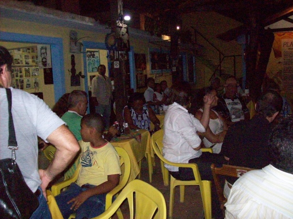 Programa Voz do Sertão realiza cantoria e atrai público fiel