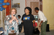 Telma Andrade, Presidente da ACAAPE, homenageando Dra. Josélia Morais