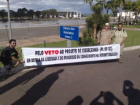 Contra projeto de controle da internet