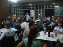 No GT Informalidade, cineclubistas de todo o país se congratulam em torno da universal cerveja