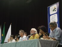 Na segunda (17), o tema 80 Anos do Cineclubismo no Brasil deu o mote para a mesa de abertura da Jornada Nacional em BH. Ao centro, Claudino de Jesus, presidente do Conselho Nacional de Cineclubes