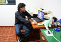 analisando algumas cenas que foram usadas para teste da câmera DVX 100, de Fábio Ramos.