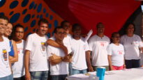 Oficineiro e Voluntários reunidos