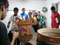 E eles assumem o controle do vídeo...