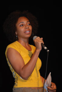 Livia - Professora de Teatro
