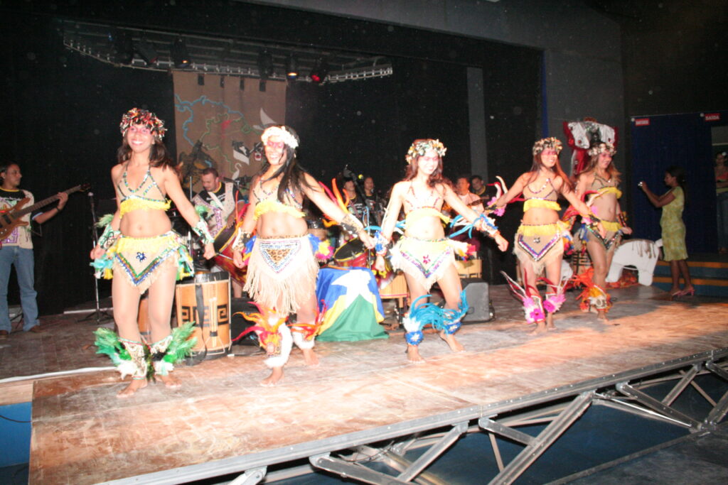 Bailarinas da Waku'mã