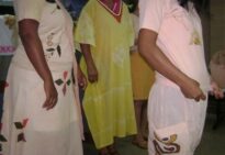 Detalhe das roupas tingidas pela Comunidade do Curiaú