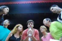 A vela que comemora a vida é a mesma que ilumina o caminho da eternidade