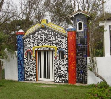 Vista frontal da Capelinha