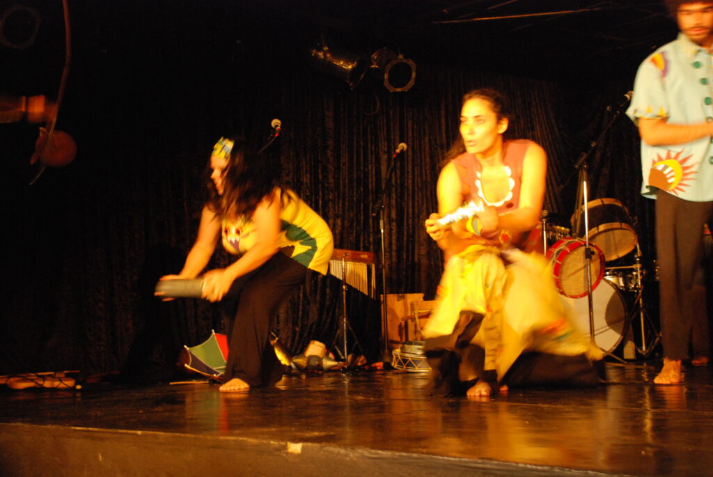 Teatro da Vila (2008) - ganzá e maracá