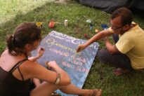 A arte na placa da produtora vai se tornando cada vez mais convidativa...