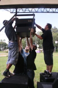 Pessoal do Som chega junto com um bom equipamento e disposição de trabalho. Parceria de primeira do início ao fim da empreitada...