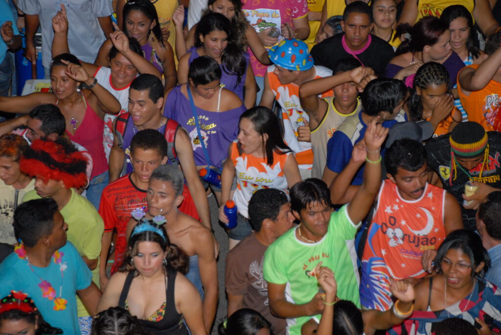 E a galera agitando...