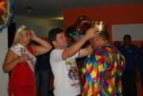 Prefeito Júnior Rocha coroando o Rei do Carnaval 2009